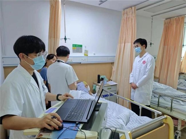 从“医学生”到“医生”—— 温医大色花堂
“全科心·海岛情”暑期实践队开展沉浸式职业医生体验